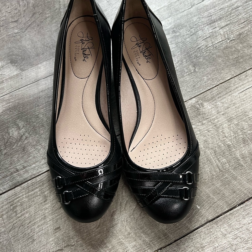 Life Stride Comfy black wedge Womens dress shoes